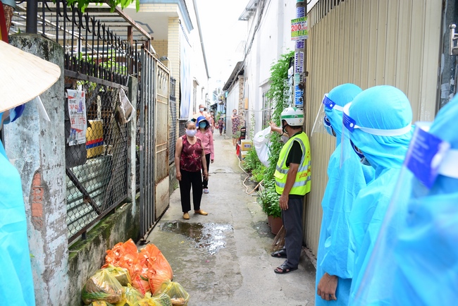 Chùa Hoằng Pháp: Tiếp tục hỗ trợ người dân khó khăn trong đại dịch Covid (đợt 8)